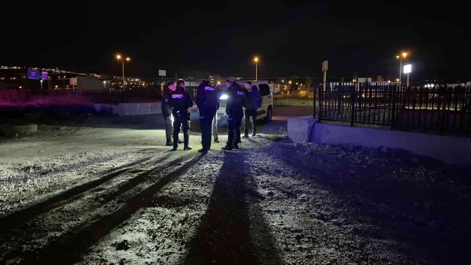 Önce darbettiler, ardından tabancayla vurup kaçtılar: 1 ağır yaralı