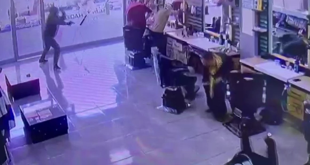 Adana’da berberde böyle ateş etti: 1 yaralı
