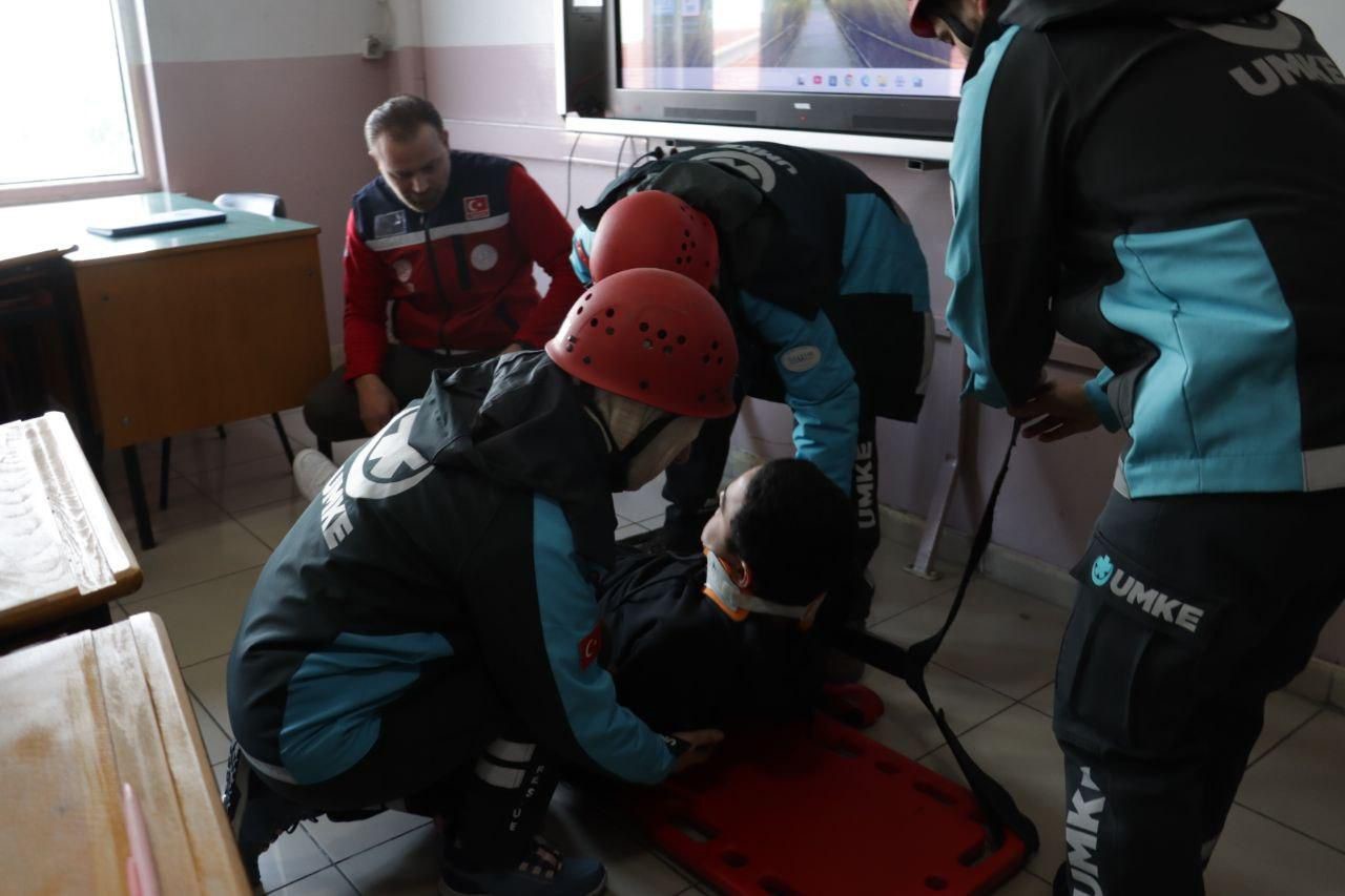 Zonguldak Anadolu Lisesi’nde deprem tatbikatı düzenlendi