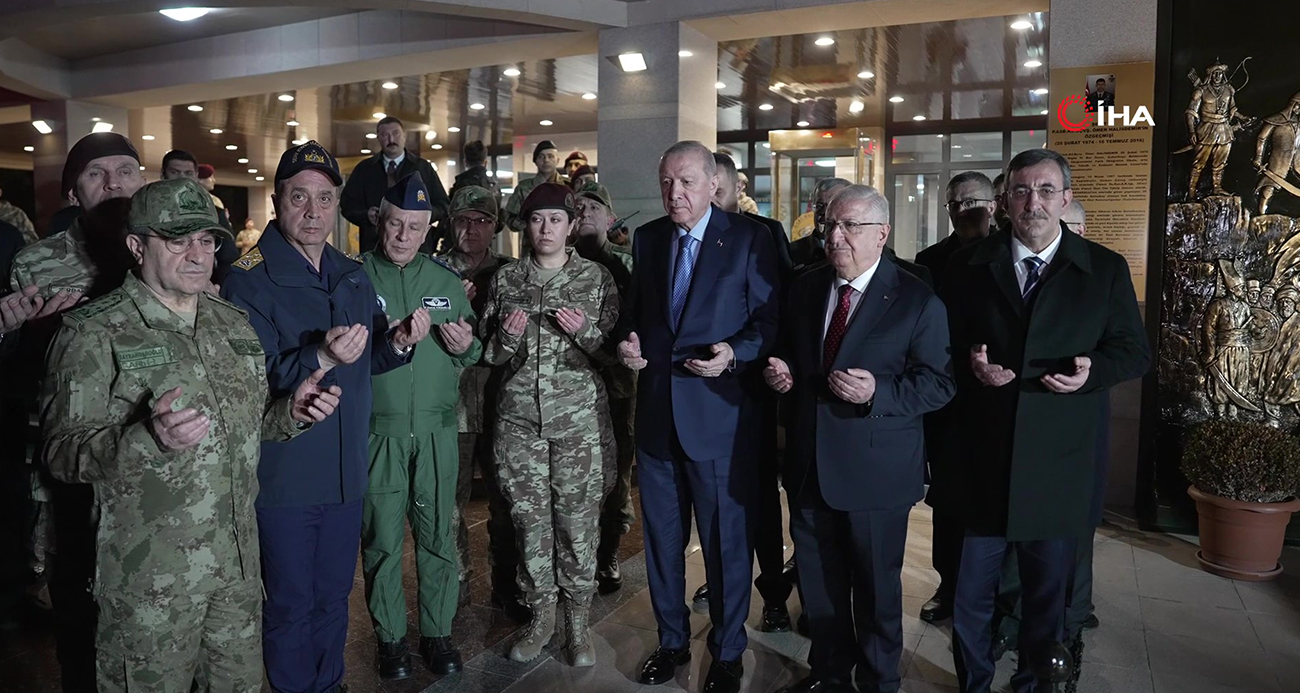 Cumhurbaşkanı Erdoğan, Ömer Halisdemir Anıtı’nda dua etti