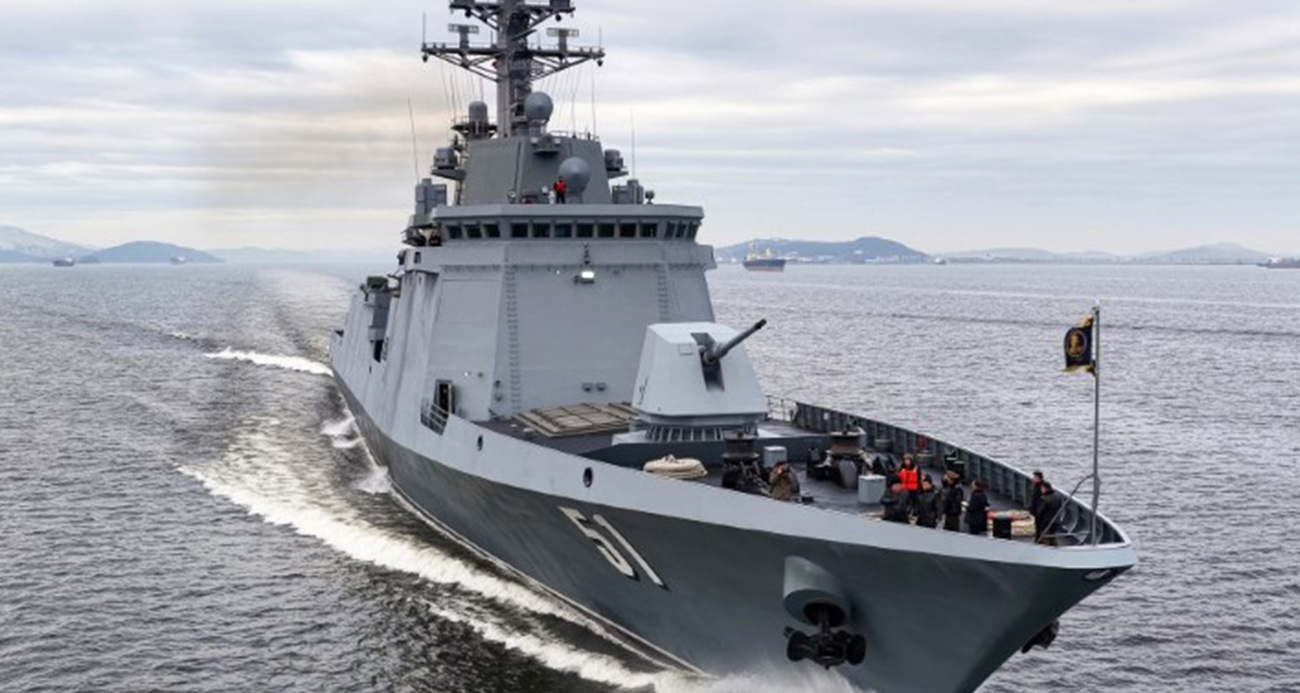 Kuzey Kore dev savaş gemisinden füze denemesi yaptı