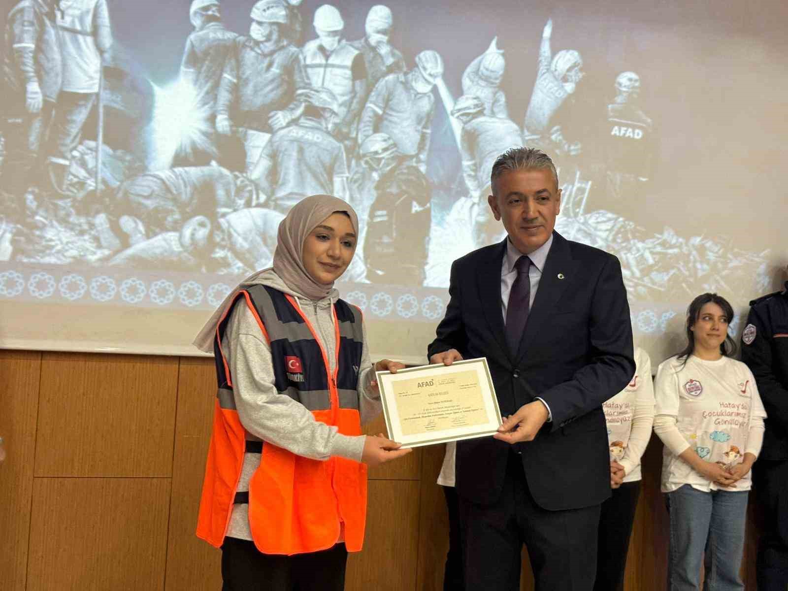 Mardin’de AFAD gönüllülerine sertifikaları verildi