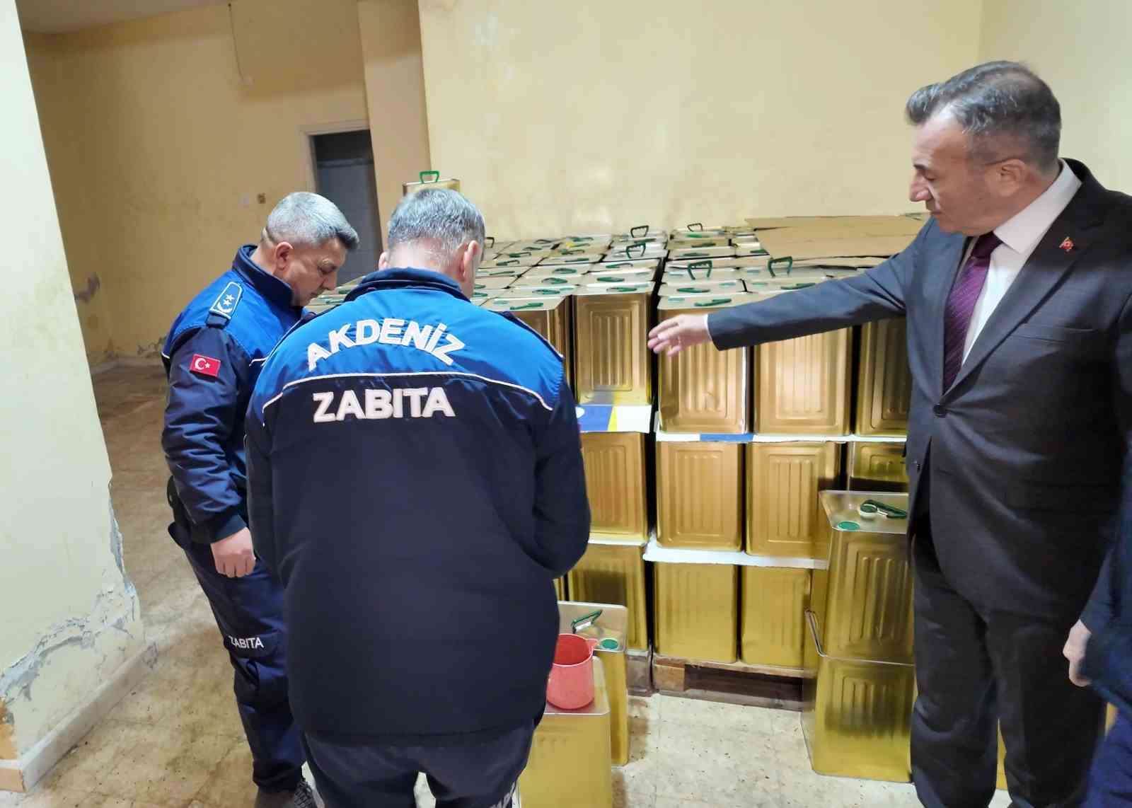 Mersin’de 4,5 ton sahte zeytinyağı ele geçirildi