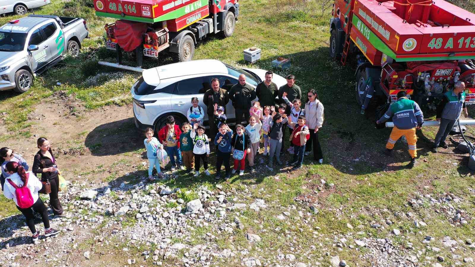 Marmaris’te öğrenciler fidanları toprakla buluşturdu