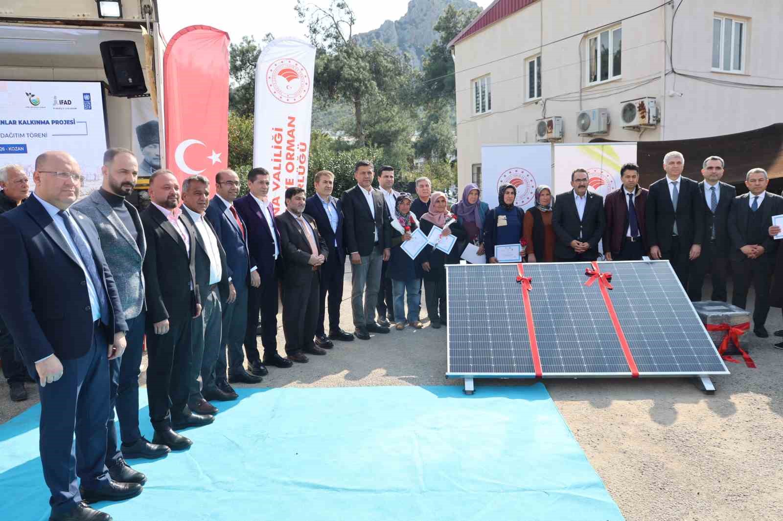 Adana’da konargöçer kadınlara taşınabilir enerji desteği