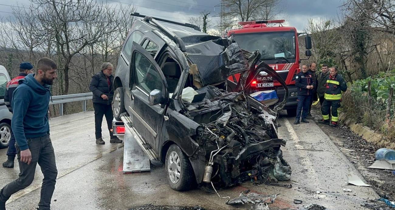 Ordu’da kamyon ile kamyonet kafa kafaya çarpıştı: 2 ölü, 2 ağır yaralı