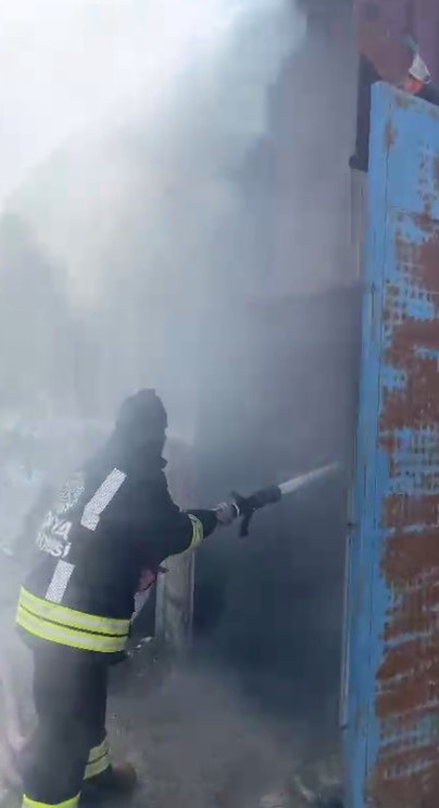 Çardak yangınında 65 buzağı telef oldu