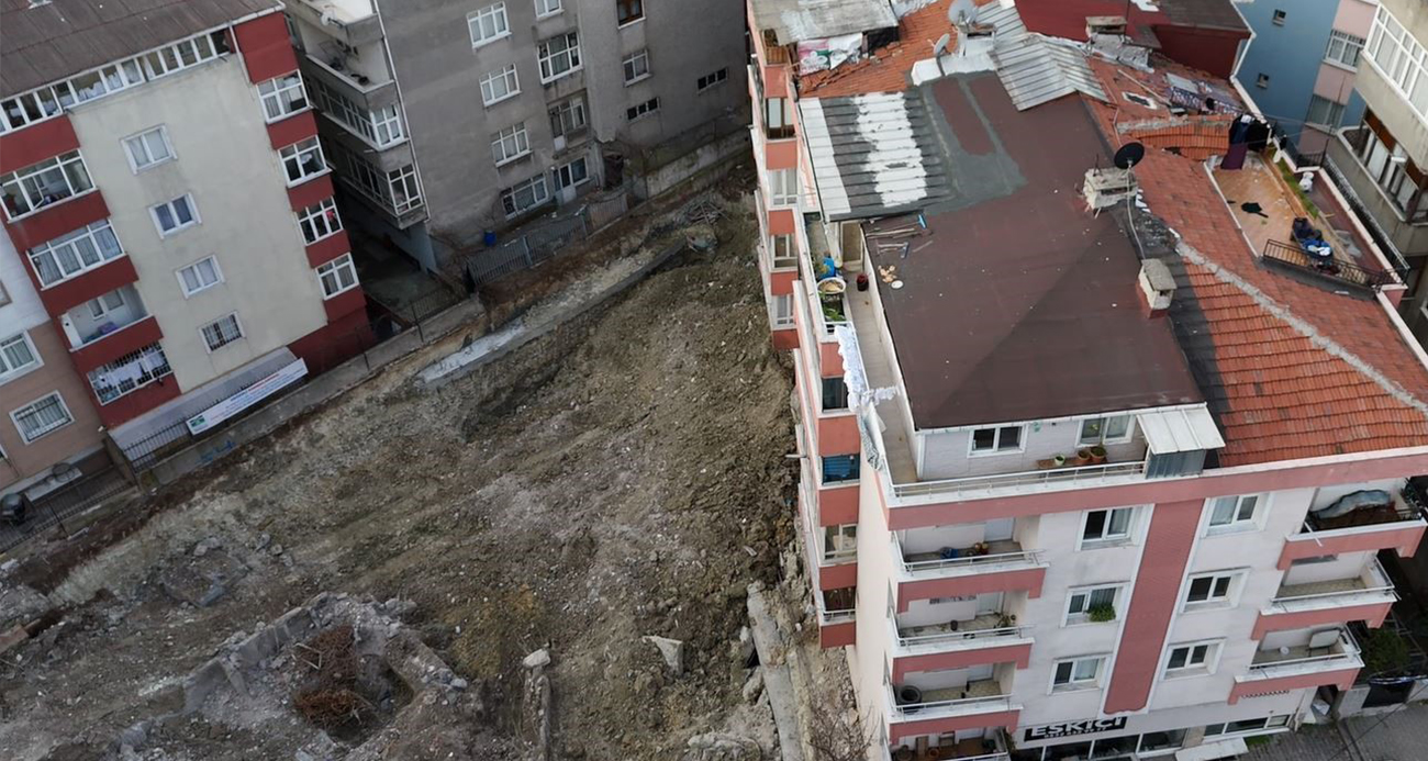 Bahçelievler’de temeli kayan bina havadan görüntülendi