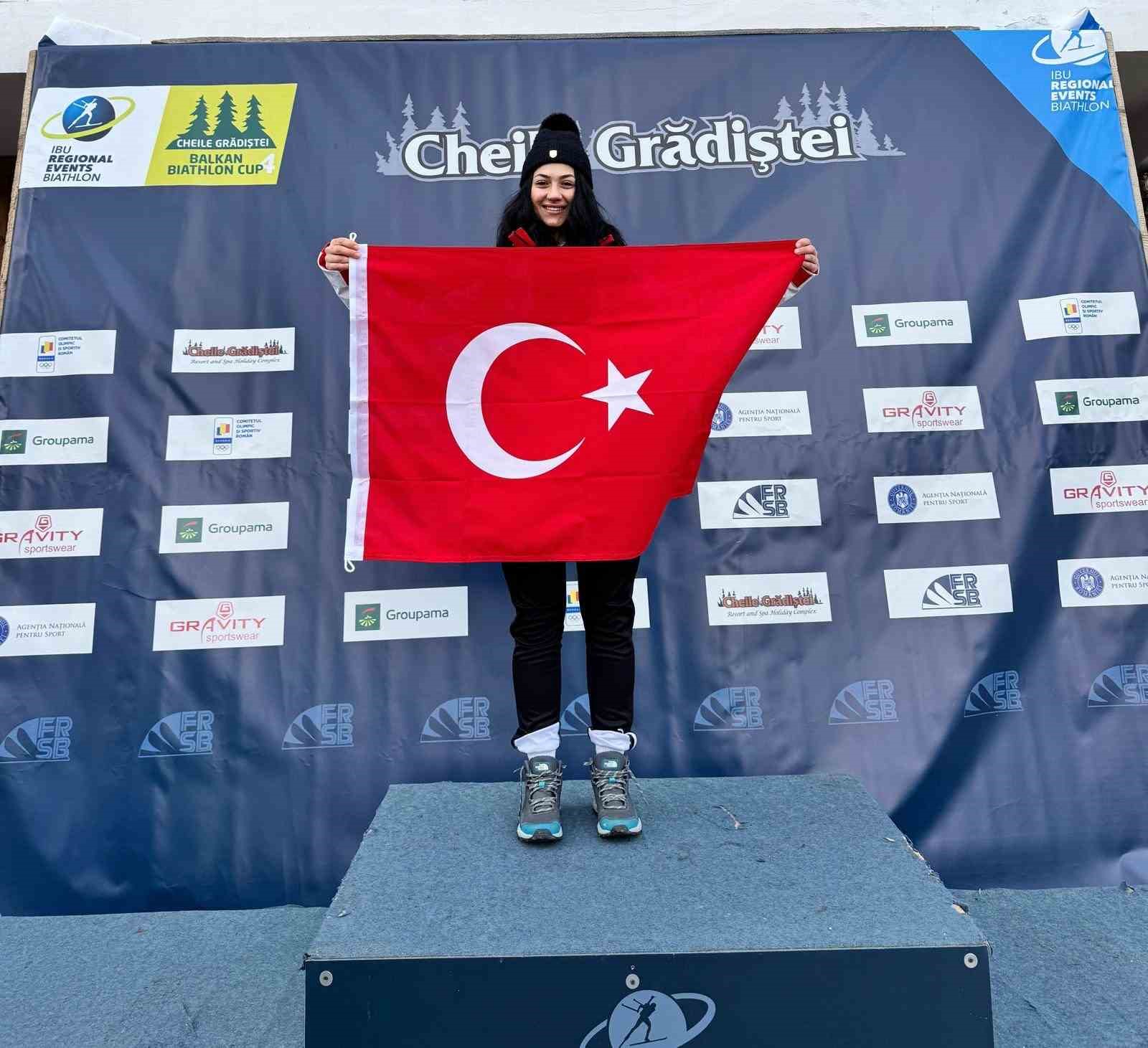 Niğdeli sporcu Ebru Tuncer’den çifte gurur