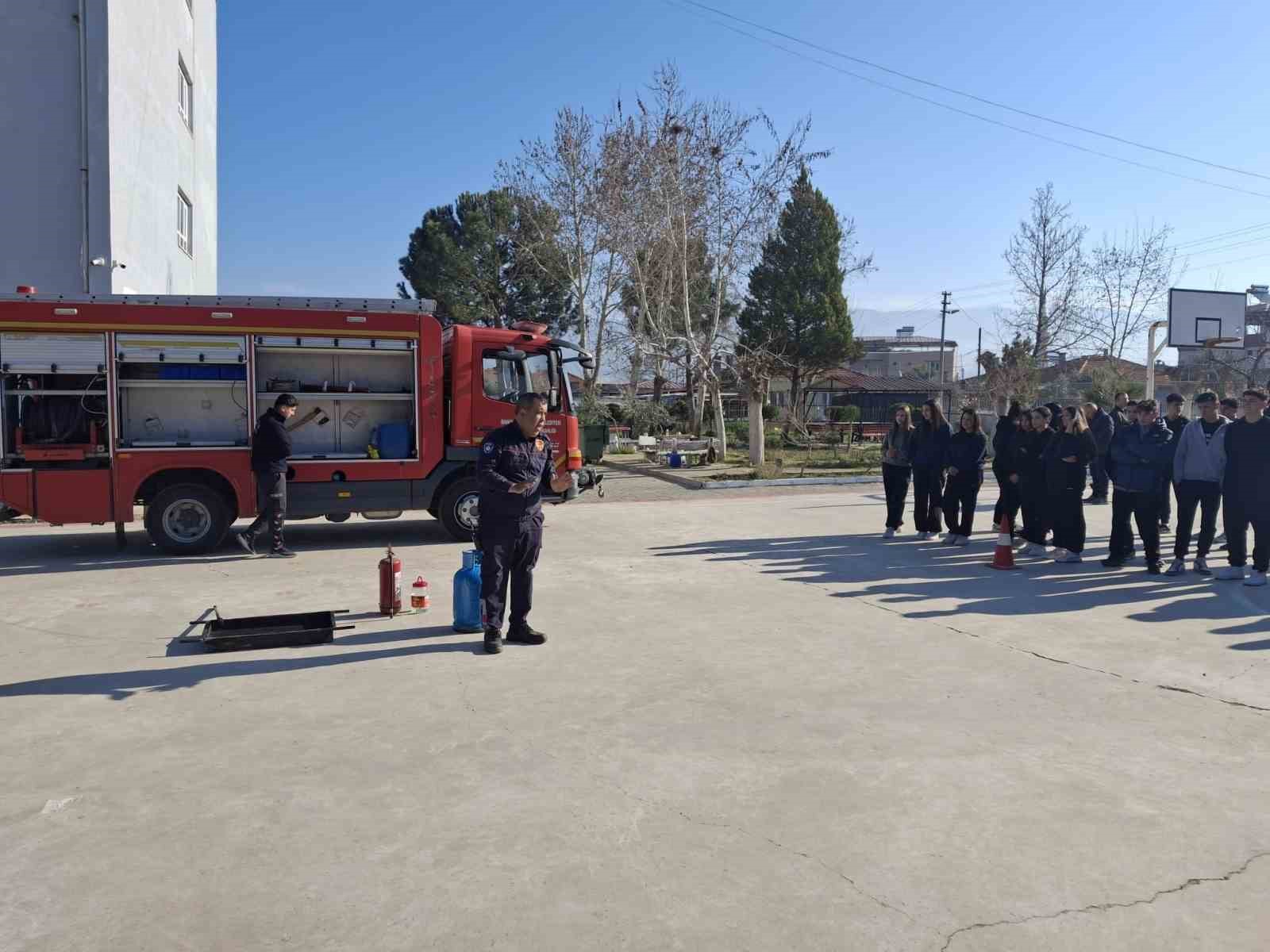 Yangın anı okulda tatbikatla canlandırıldı