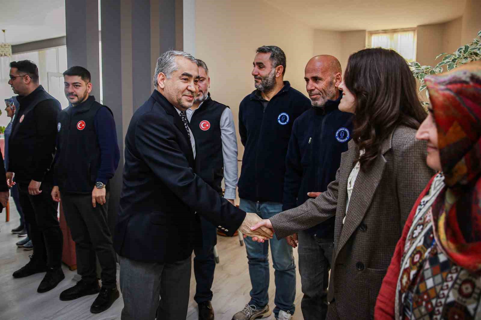 ADÜ İktisadi İşletme Müdürlüğü personeline Ramazan Ayı dolayısıyla alışveriş kartı verildi