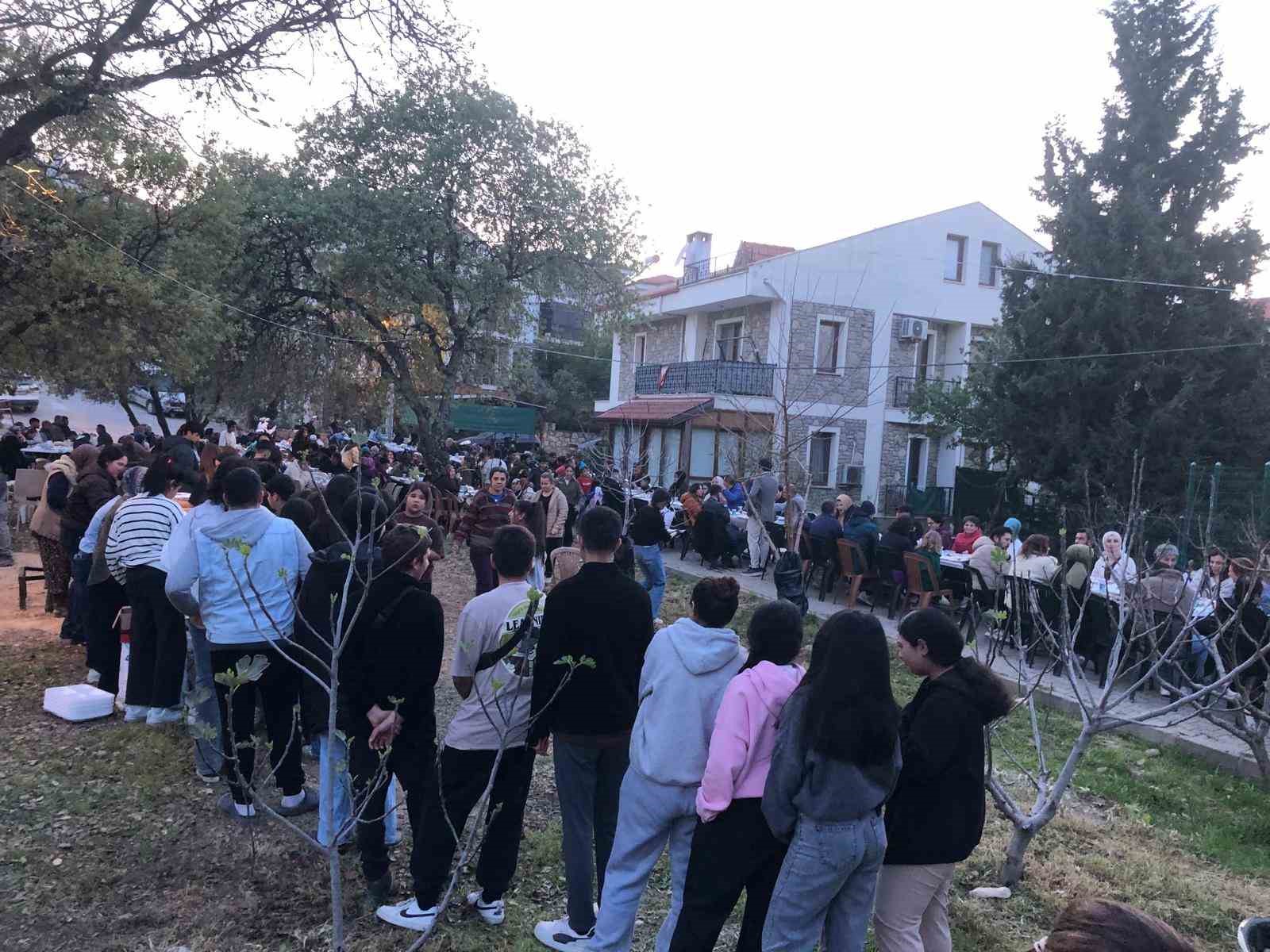 Datça İmam Hatip Lisesi’nden iftar yemeği