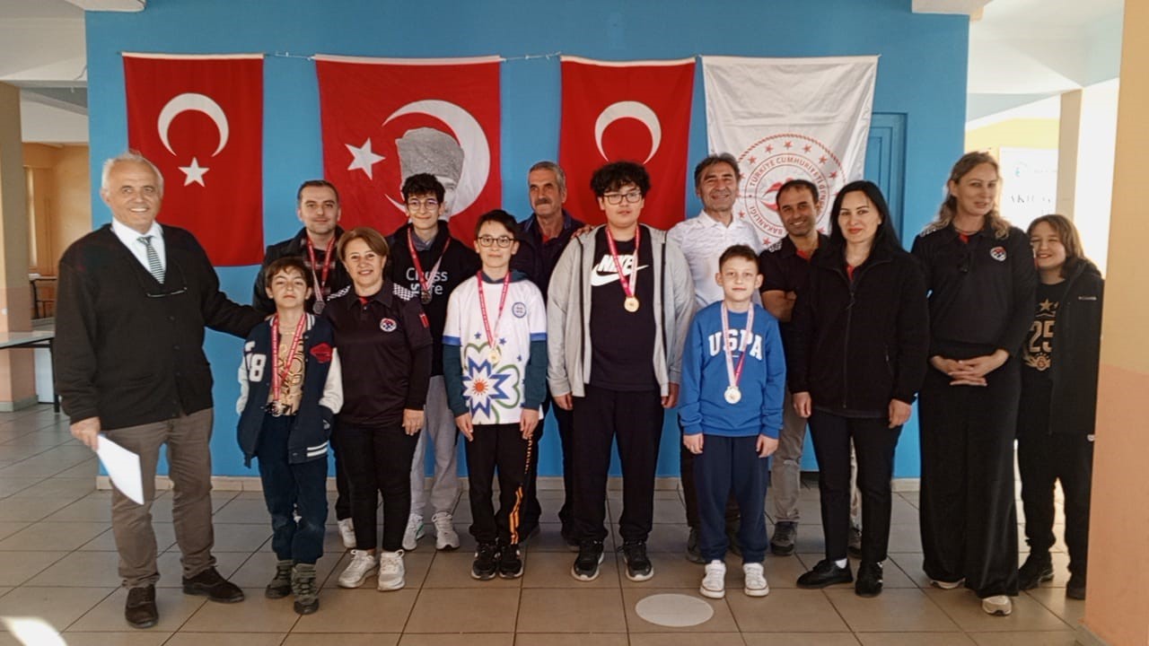 Köyceğiz’de 153 satranç sporcusu Çanakkale Şehitleri için buluştu