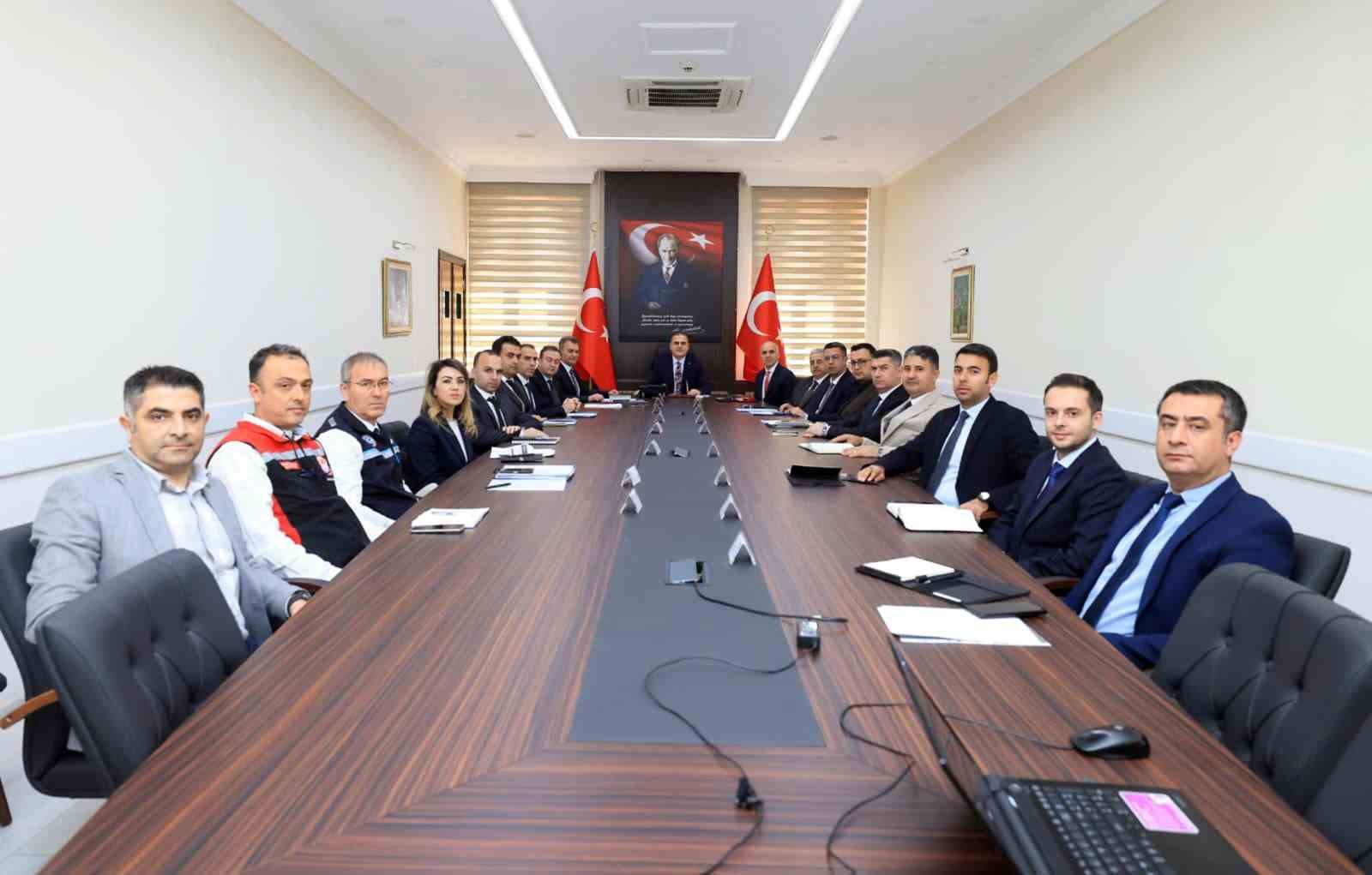 Vali Akbıyık başkanlığında ‘Tarımda doğal afet kaynaklı‘ zararlar değerlendirildi