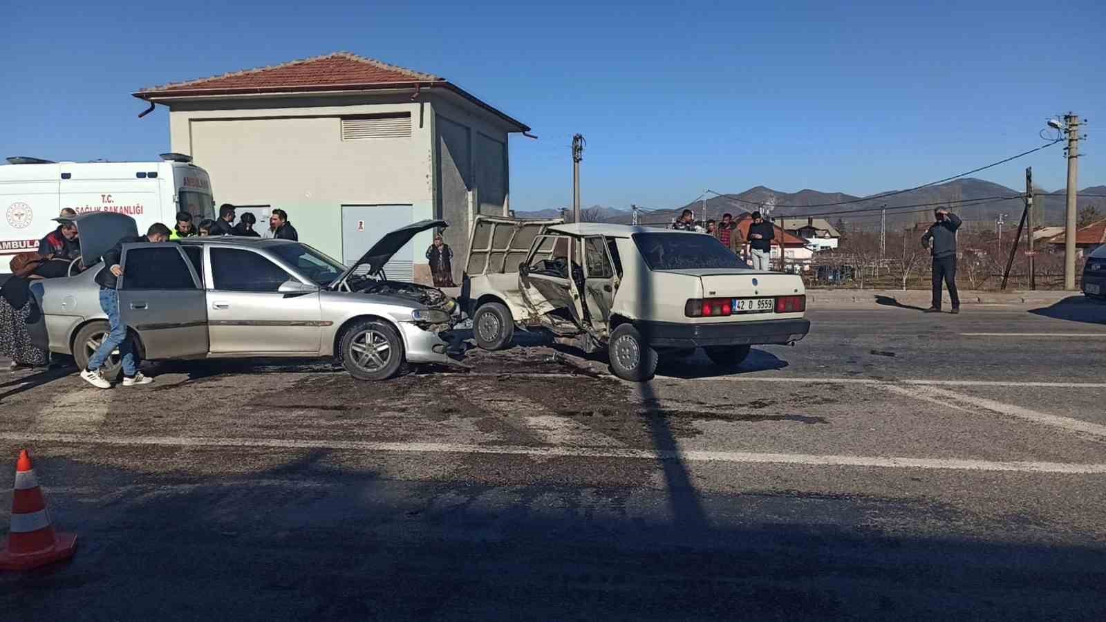 Seydişehir’de otomobiller çarpıştı: 2 yaralı