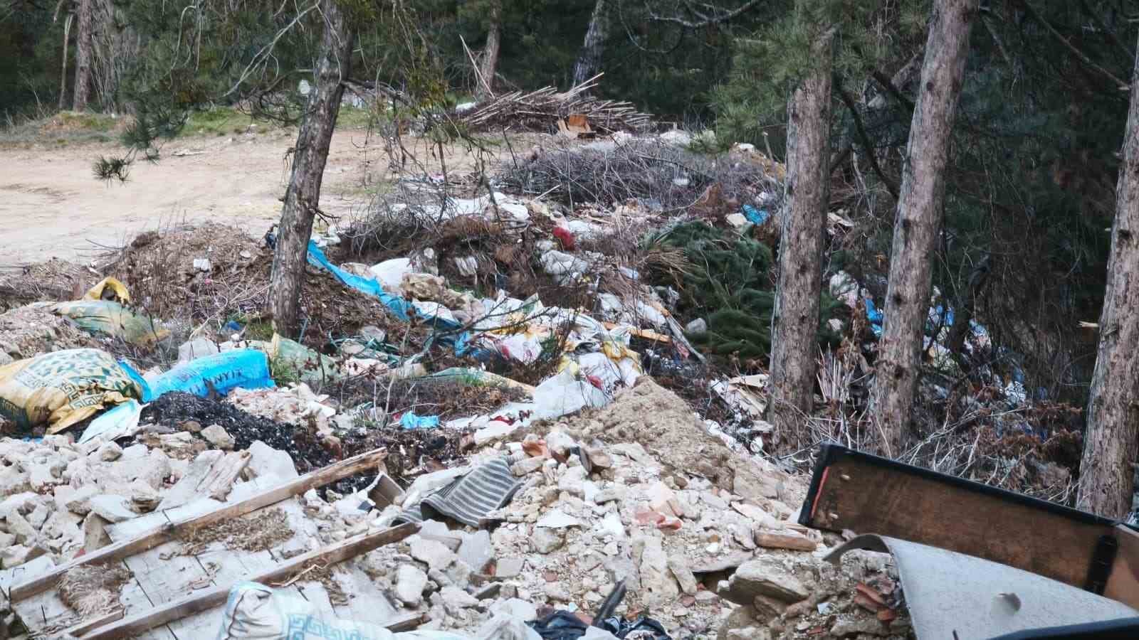 Doğanın kalbine çöp doldurdular