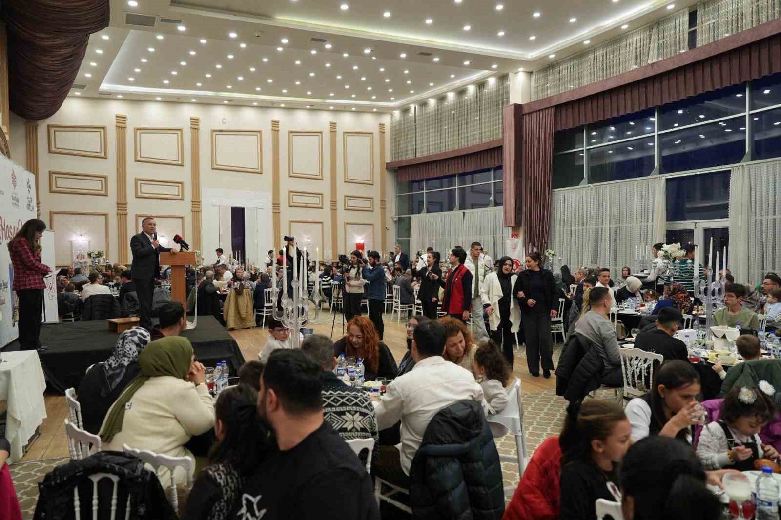 Gaziantep’te koruyucu aileler ve çocukları iftarda buluştu