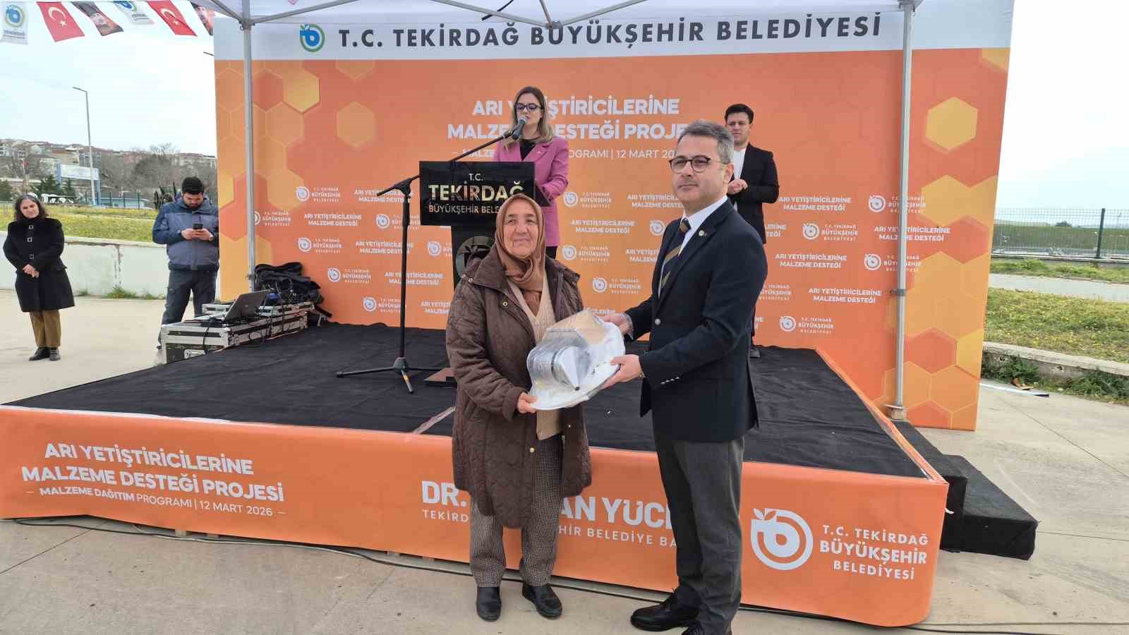Tekirdağ’da arıcılara ekipman desteği