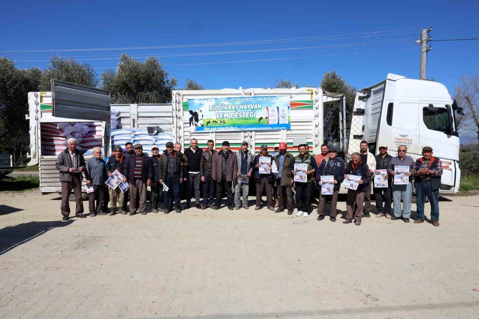 Aydın Büyükşehir’den Yenipazarlı üreticilere yem desteği
