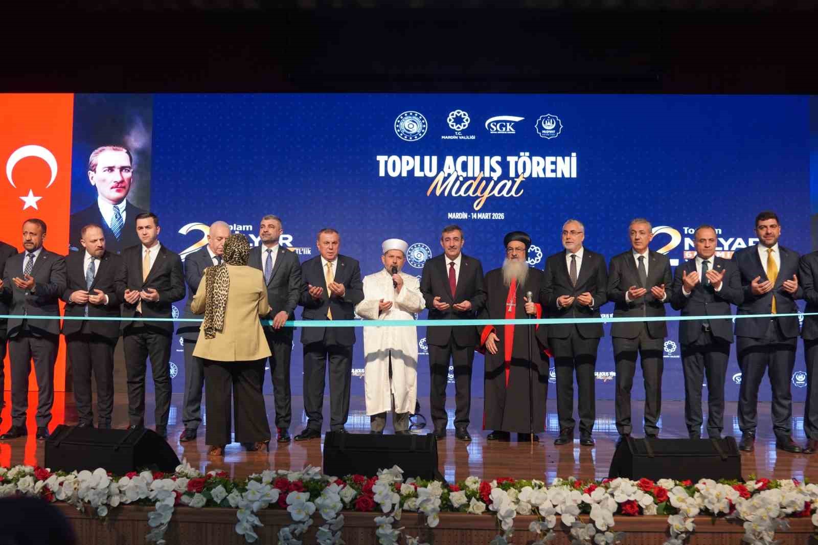 Cumhurbaşkanı Yardımcısı Yılmaz, Midyat’ta 2 milyar 660 milyon liralık yatırımların açılışını yaptı