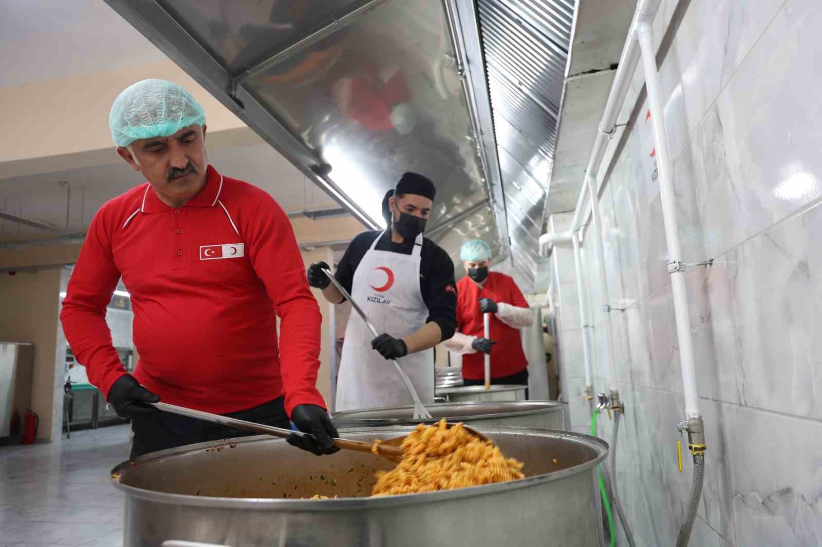 Dev kazanlar, ihtiyaç sahipleri için kaynıyor