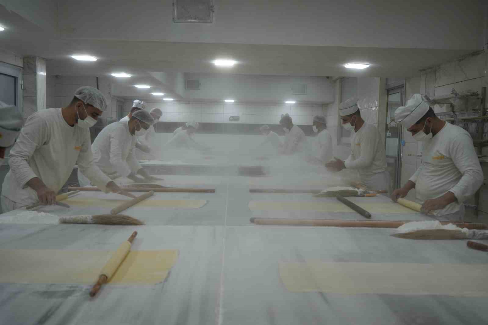 Bayram öncesi Gaziantep’te baklava mesaisi