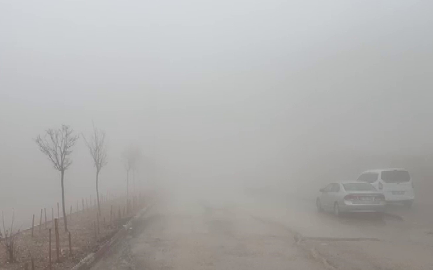 Besni’de sağanak yağış ve yoğun sis etkili oldu