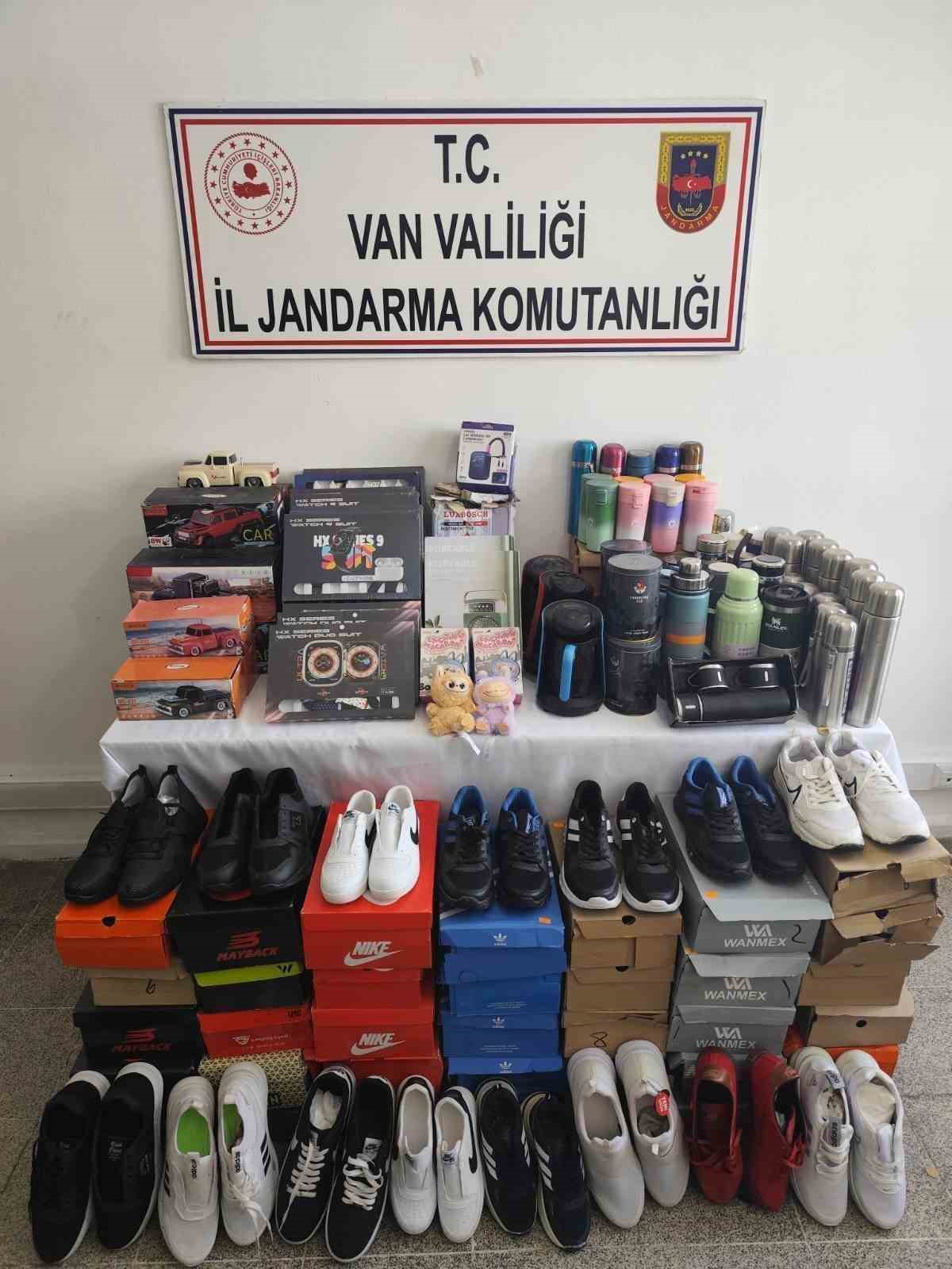 Van’da 209 parça kaçak eşya ele geçirildi