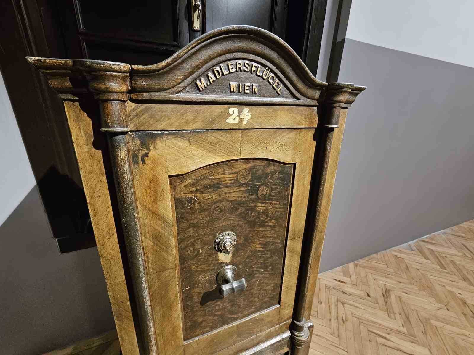 Elazığ Kent Müzesi’nde tarihi kasa geçmişin izlerini taşıyor