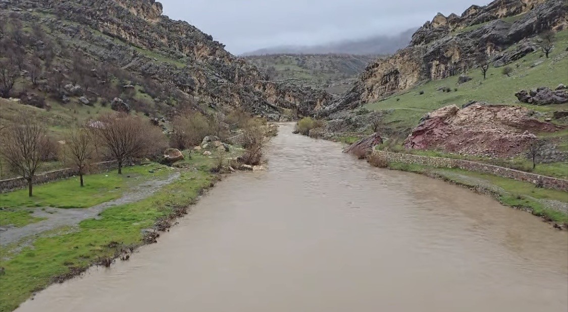 Çermik’te yoğun yağışlarla birlikte akarsu debileri yükseldi