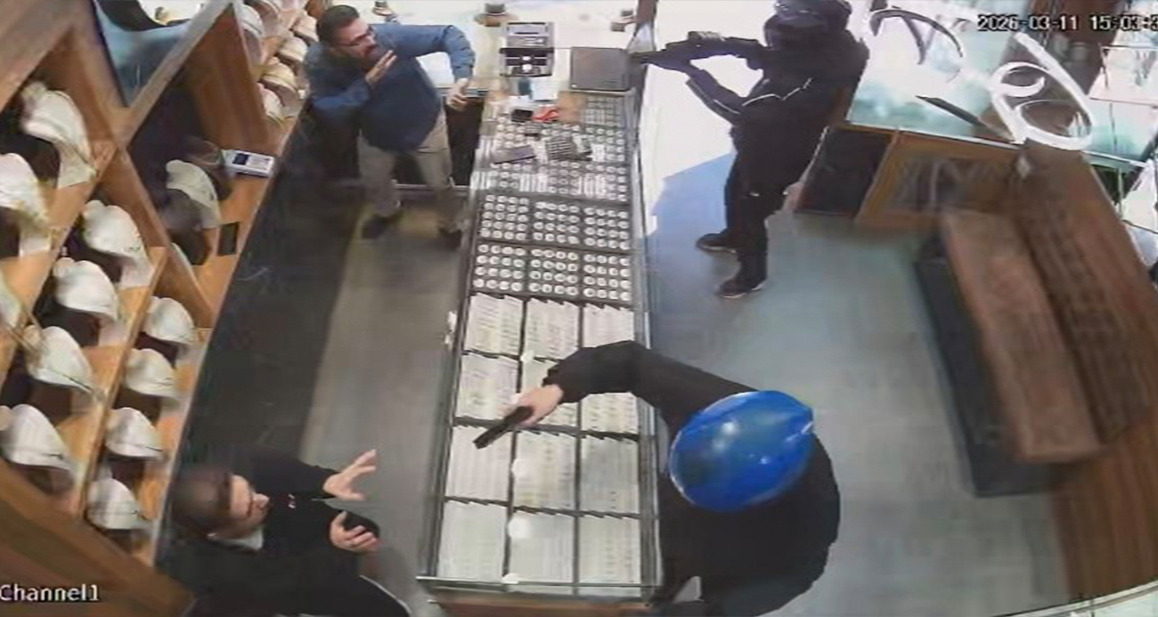 Sultangazi’de kuyumcu soygunu girişimi kamerada