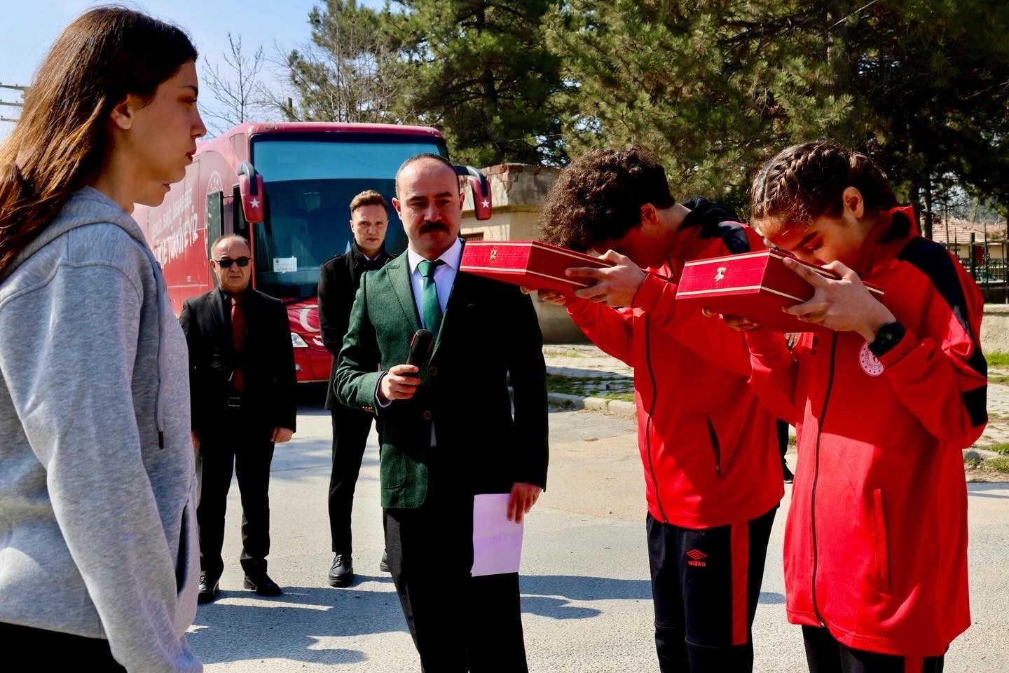 Kutsal emanetler Bilecik’ten geçti