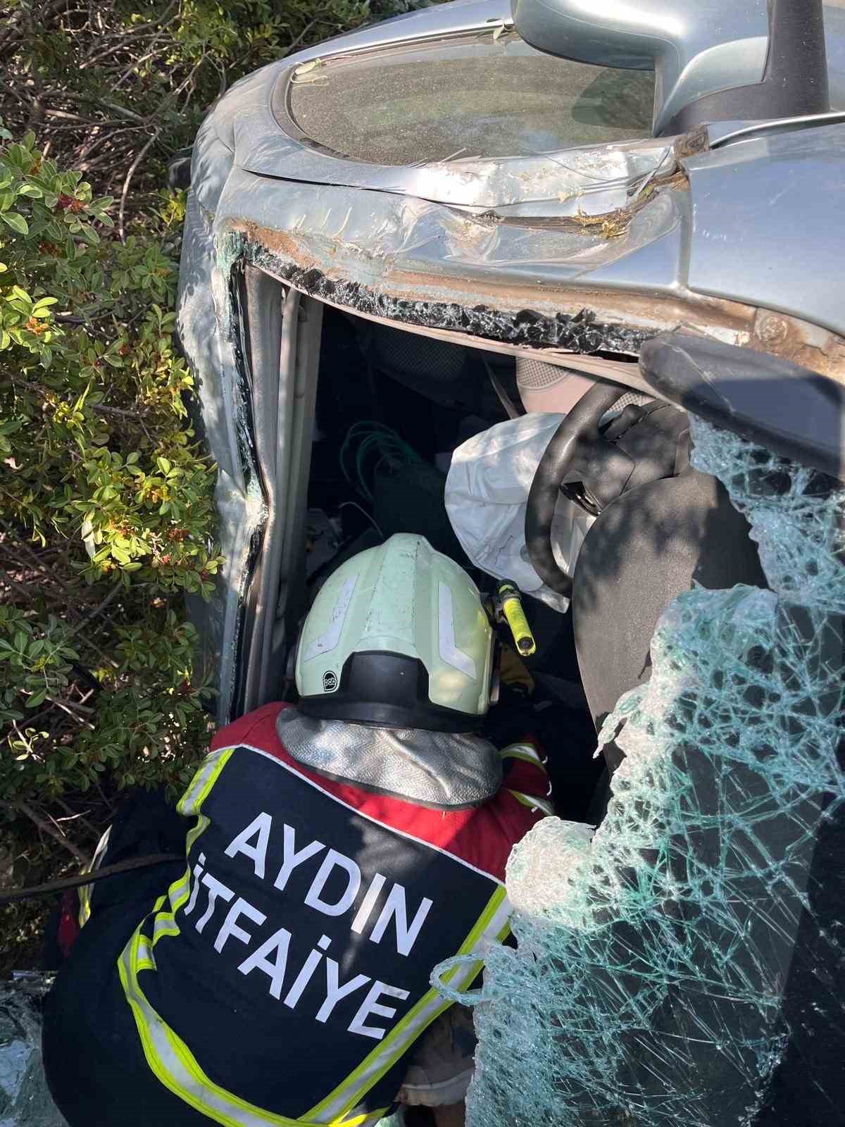 Kuşadası’nda araç şarampole yuvarlandı: 1 yaralı