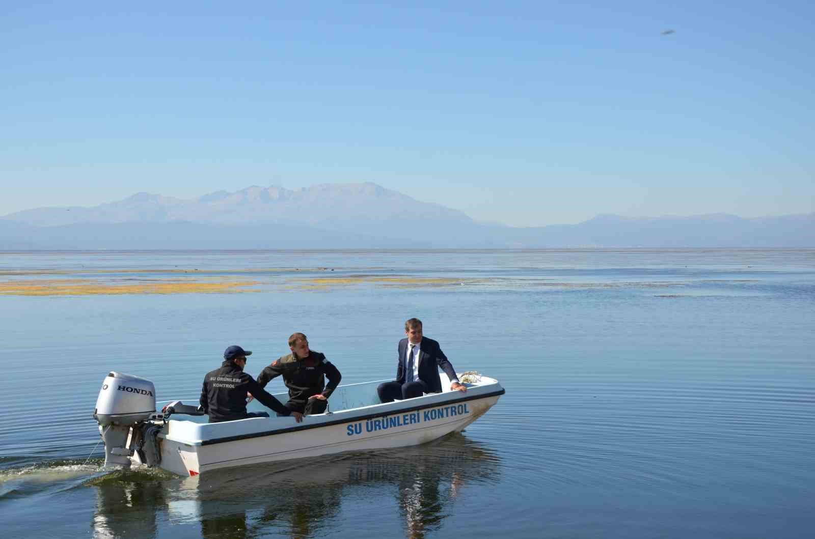 Beyşehir’de av yasağı sürerken balık tezgahlarında süre şartı