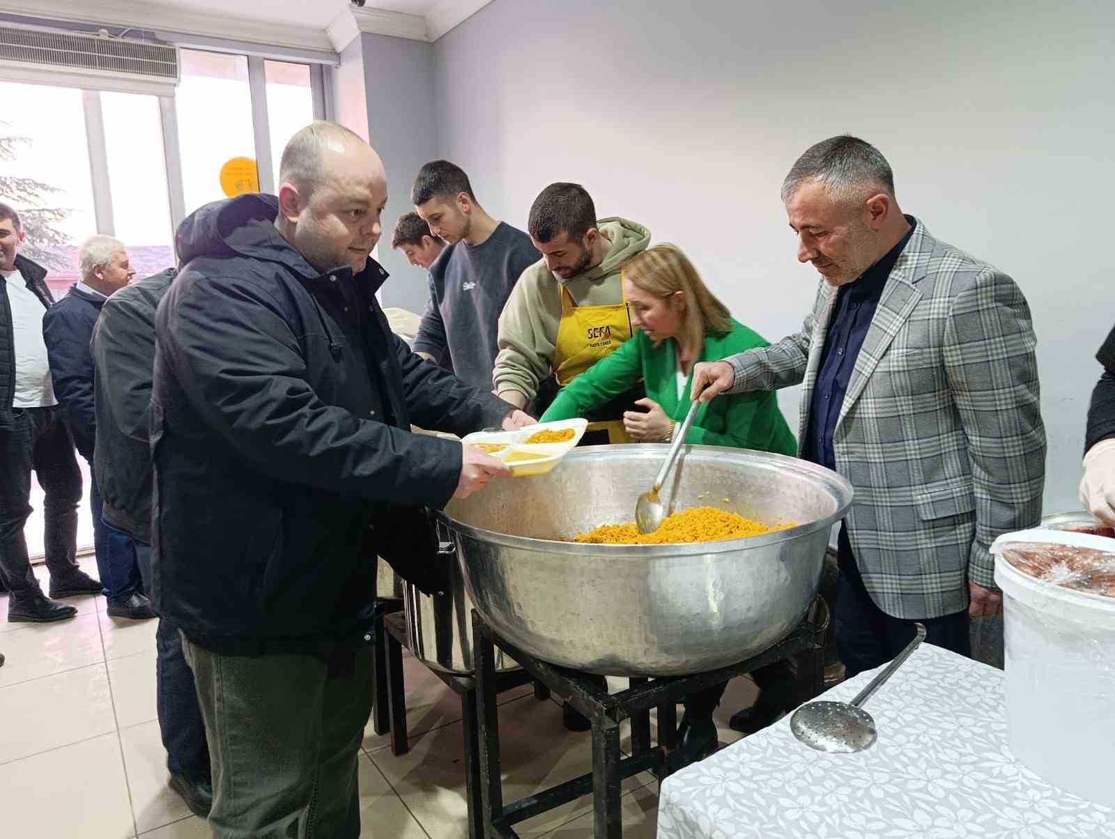 AK Parti Pazaryeri teşkilatı iftarda buluştu