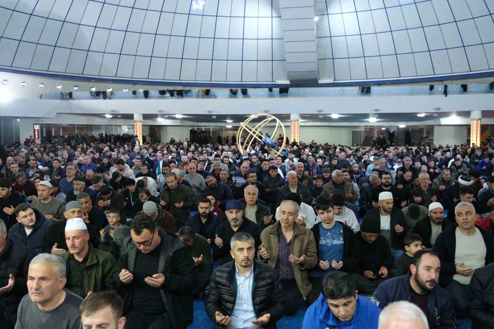 Erzincan’da Kadir Gecesi Terzibaba Camii’nde idrak edildi