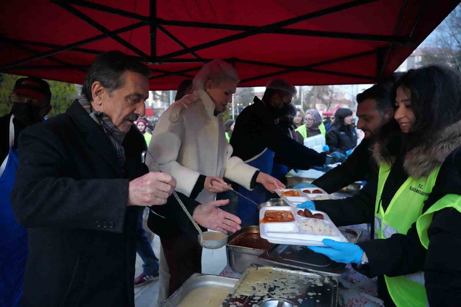 Bilecik’te iftar sevinci Cumhuriyet Meydanı’nda yaşandı