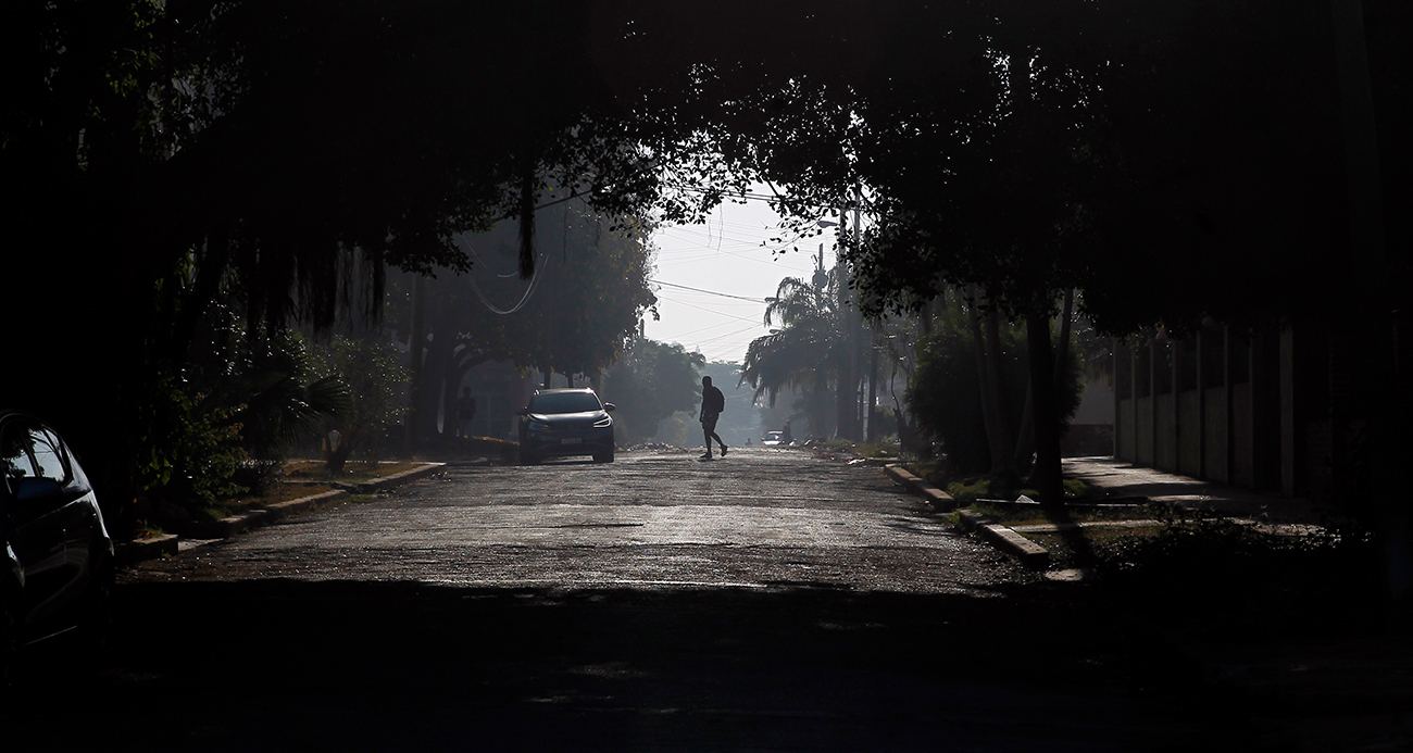 Küba'da şebeke çöktü, milyonlarca kişi elektriksiz kaldı