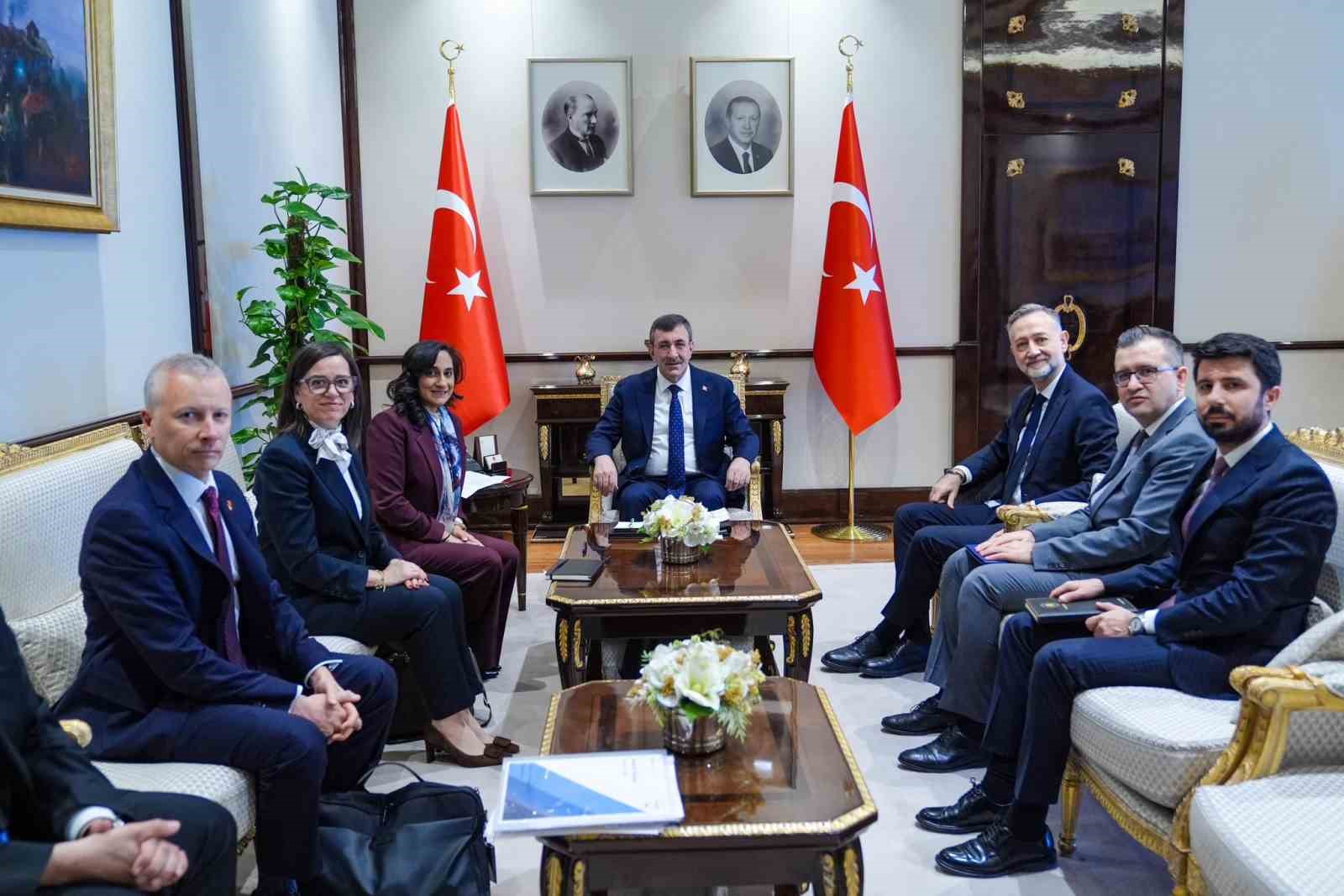 Cumhurbaşkanı Yardımcısı Yılmaz, Kanada Dışişleri Bakanı Anand’ı kabul etti