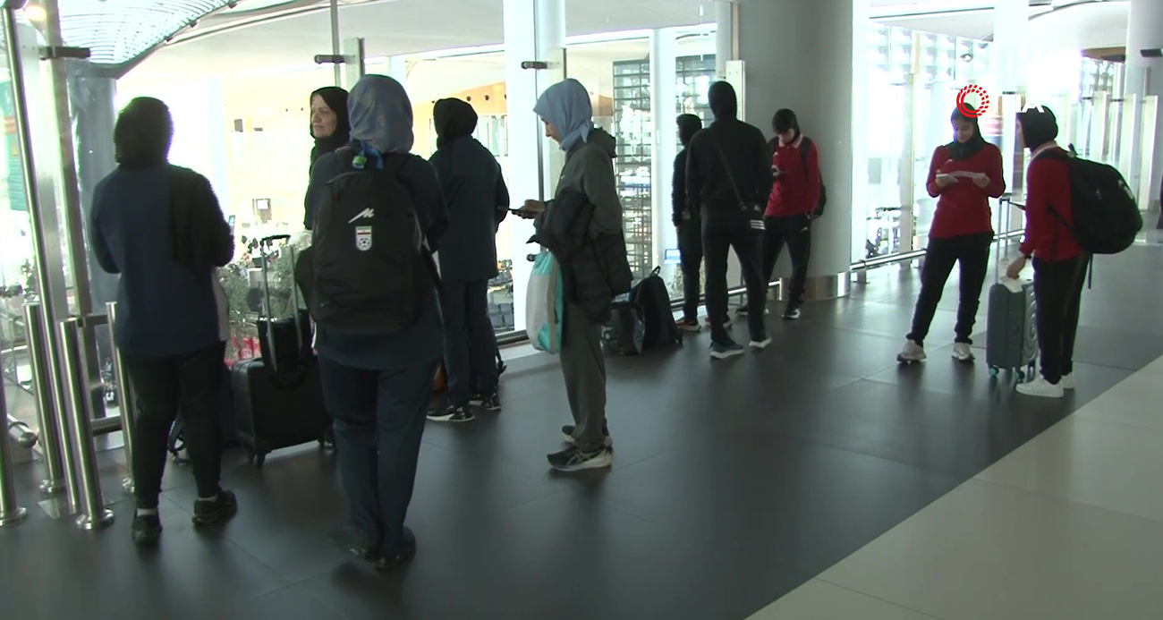 İran Kadın Milli Futbol Takımı İstanbul Havalimanı’na iniş yaptı