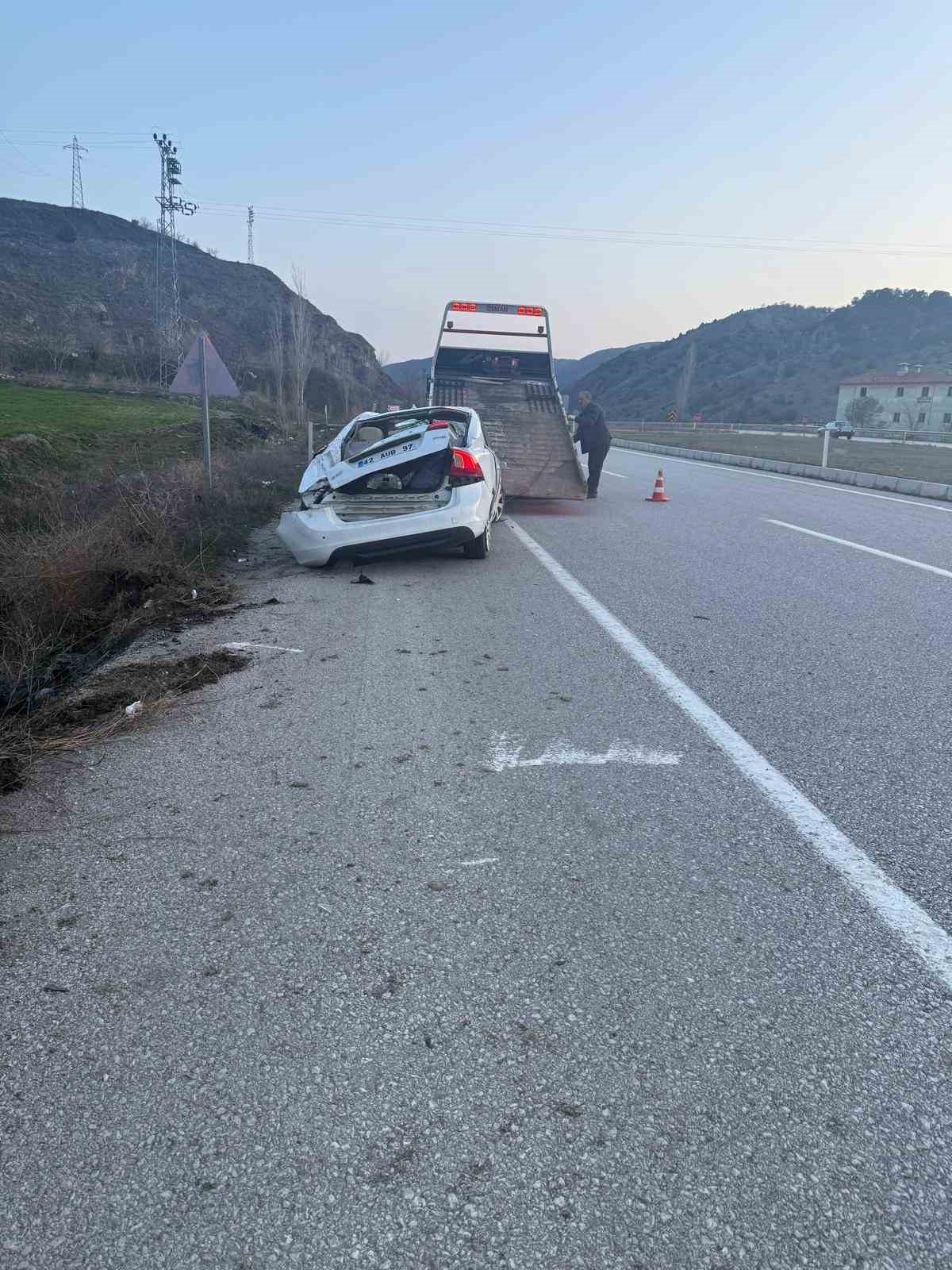 Çorum’da otomobil dereye devrildi: 4 yaralı