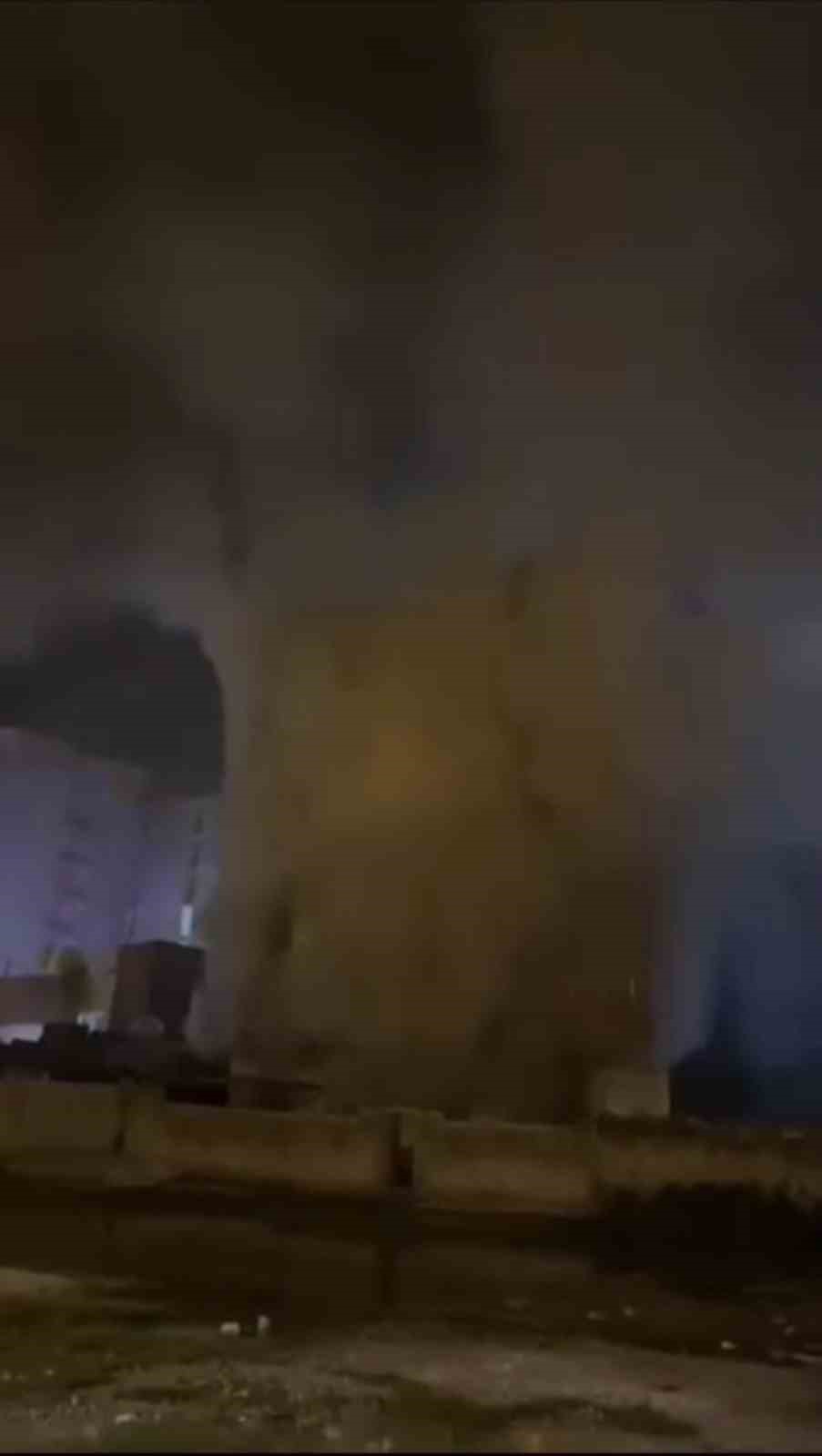 Mardin’de mobilya döşemecisinde çıkan yangın söndürüldü