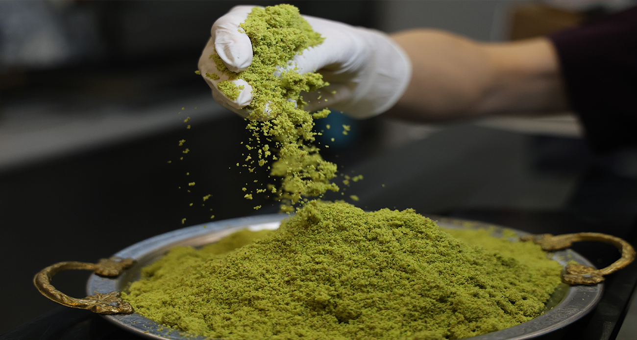 Uzmanından ‘ucuz tatlı’ uyarısı: Yer fıstığı ve kabak çekirdeğini fıstık diye satıyorlar