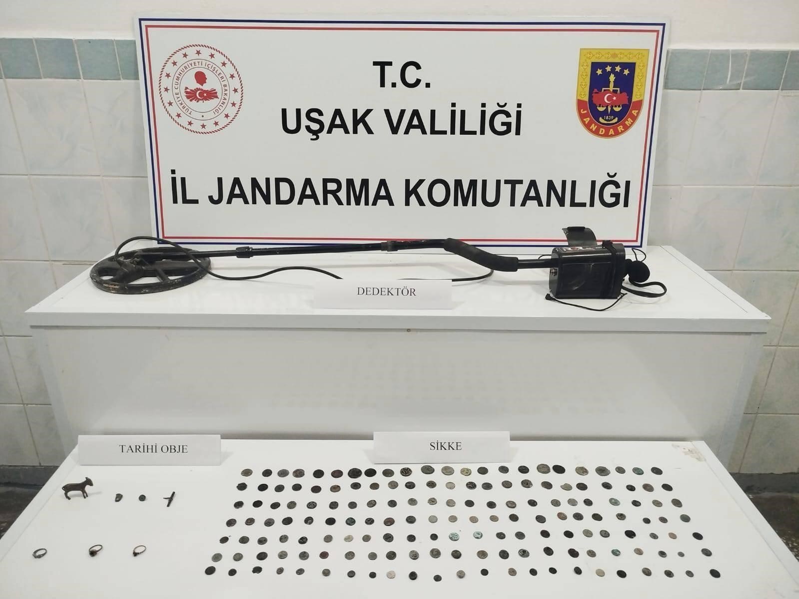 Uşak’ta 161 sikke ele geçirildi