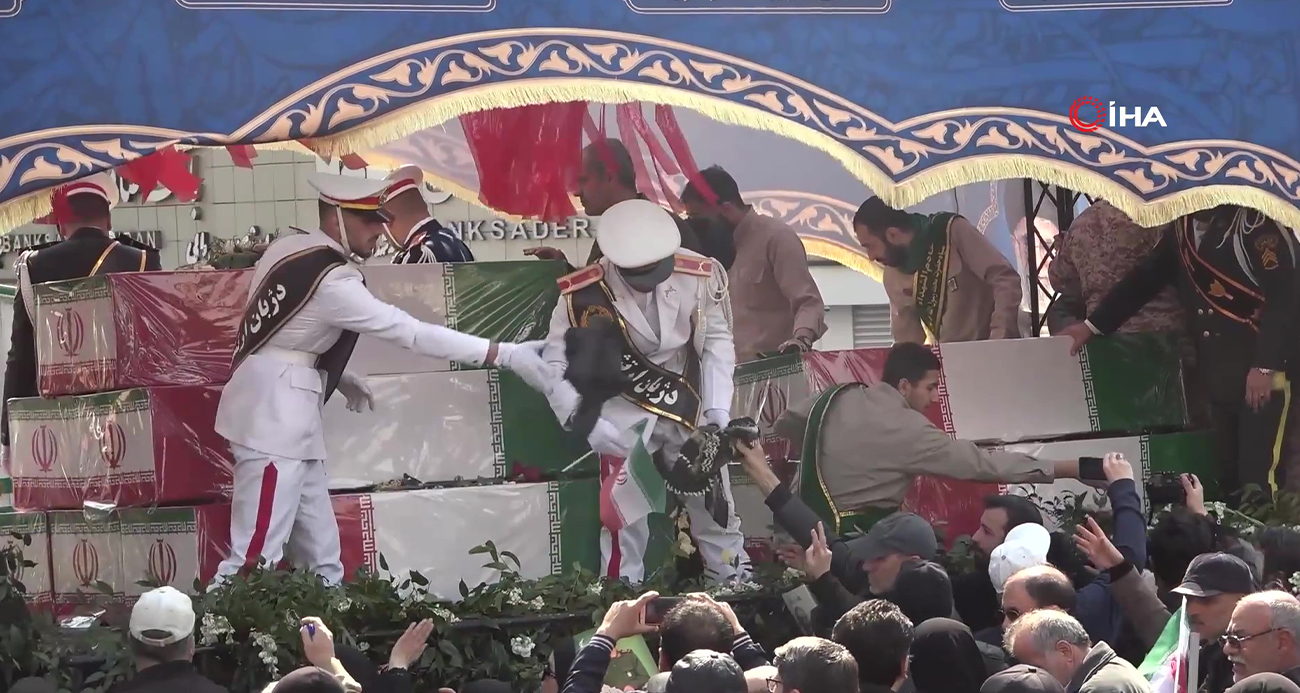 Tahran’da Laricani, Süleymani ve 104 asker için cenaze töreni