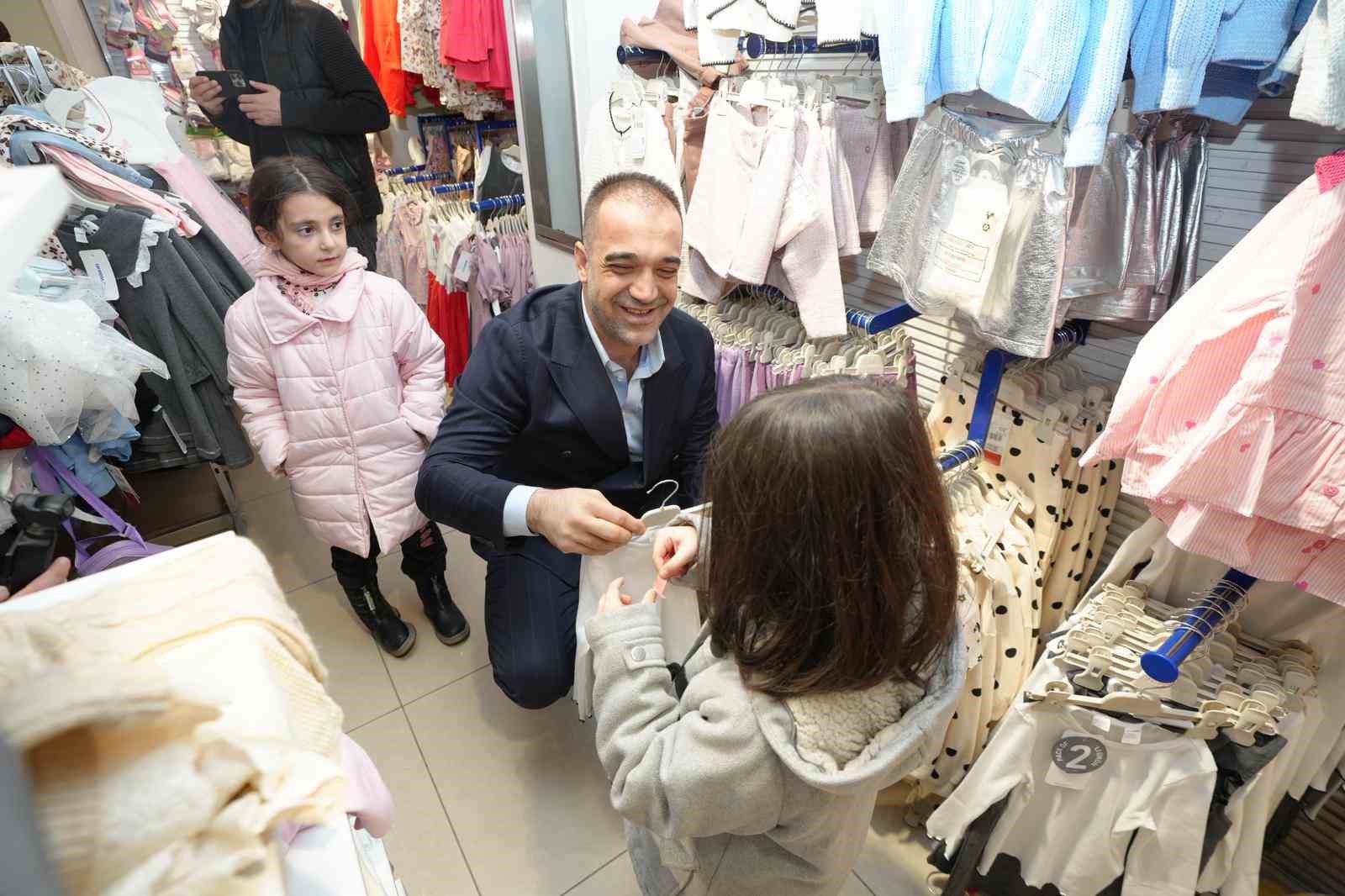 MHP’den 500 çocuğa bayramlık elbise