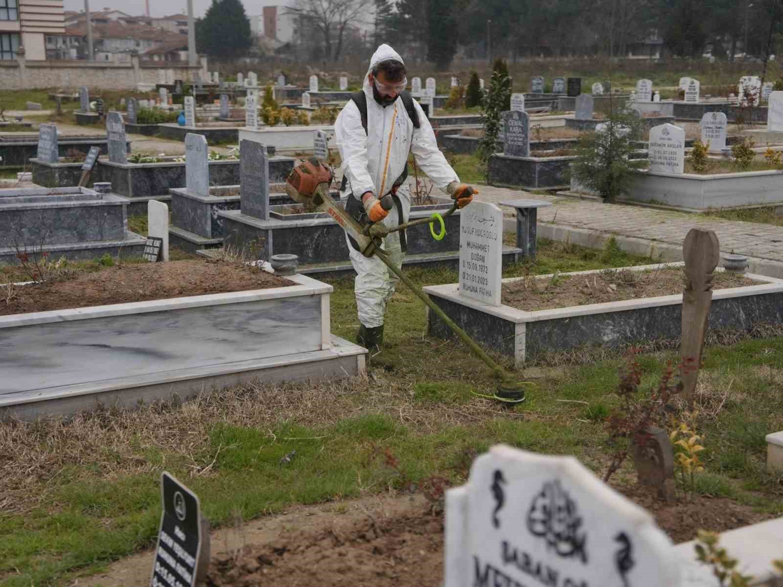 Mezarlıkların bakımları tamamlandı