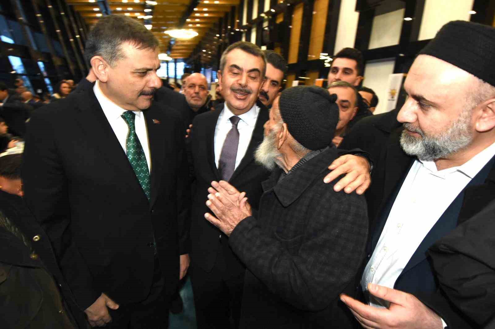 Bakan Çiftçi ve Bakan Tekin, Erzurum’da 4 bin kişiyle iftarda buluştu
