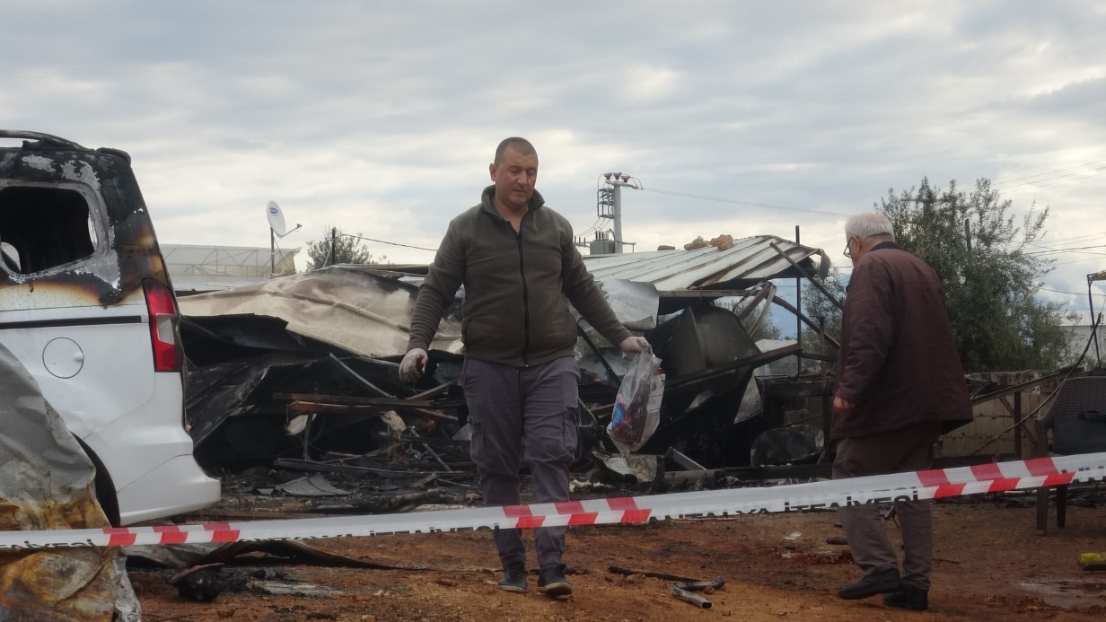 5’i çocuk 6 kişinin öldüğü yangında sera sahibi tutuklandı