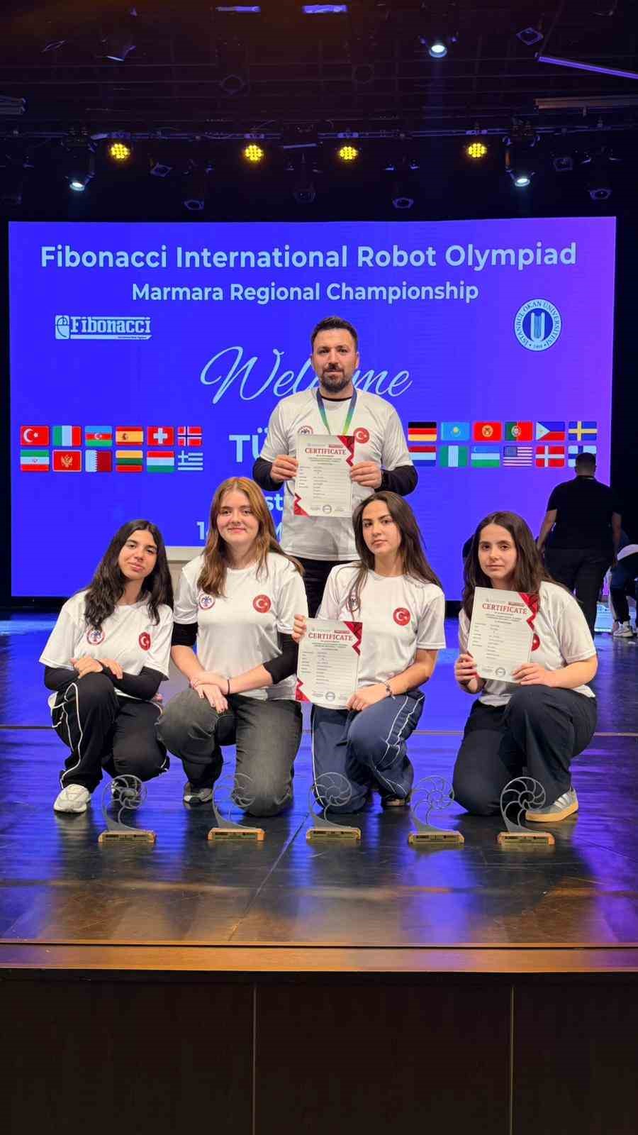 Sivaslı öğrenciler, robot yarışmasında gövde gösterisi yaptı